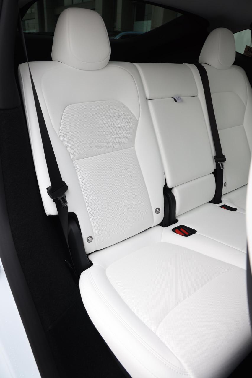 
								Tesla Model Y 2025 Long Range full									