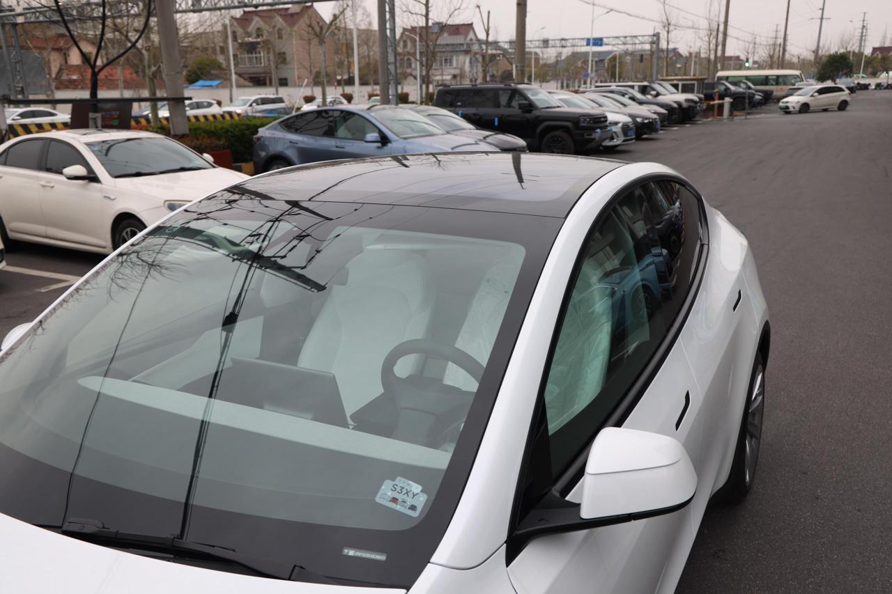
								Tesla Model Y 2025 Long Range full									