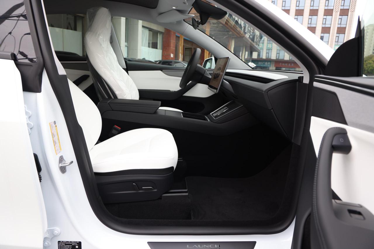 
								Tesla Model Y 2025 Long Range full									