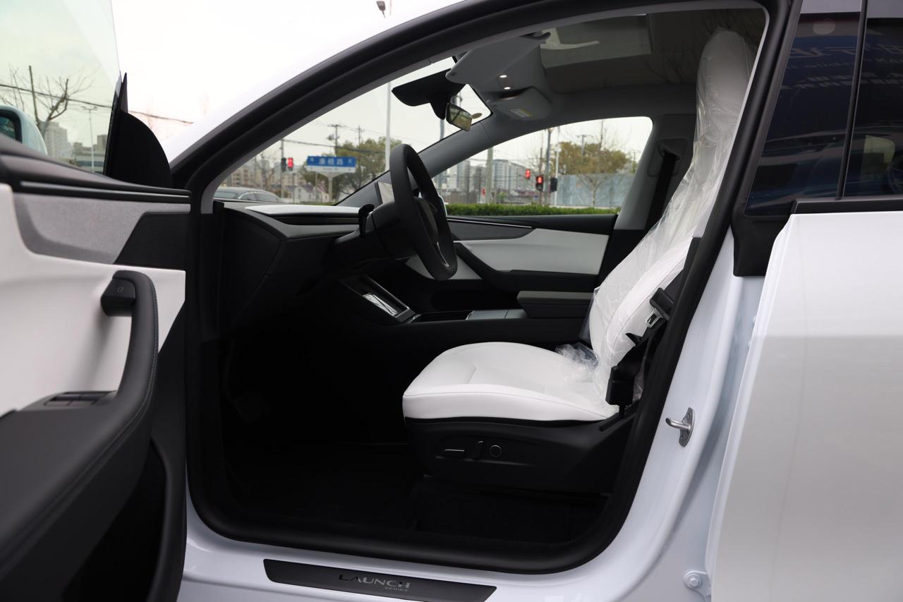 
								Tesla Model Y 2025 Long Range full									