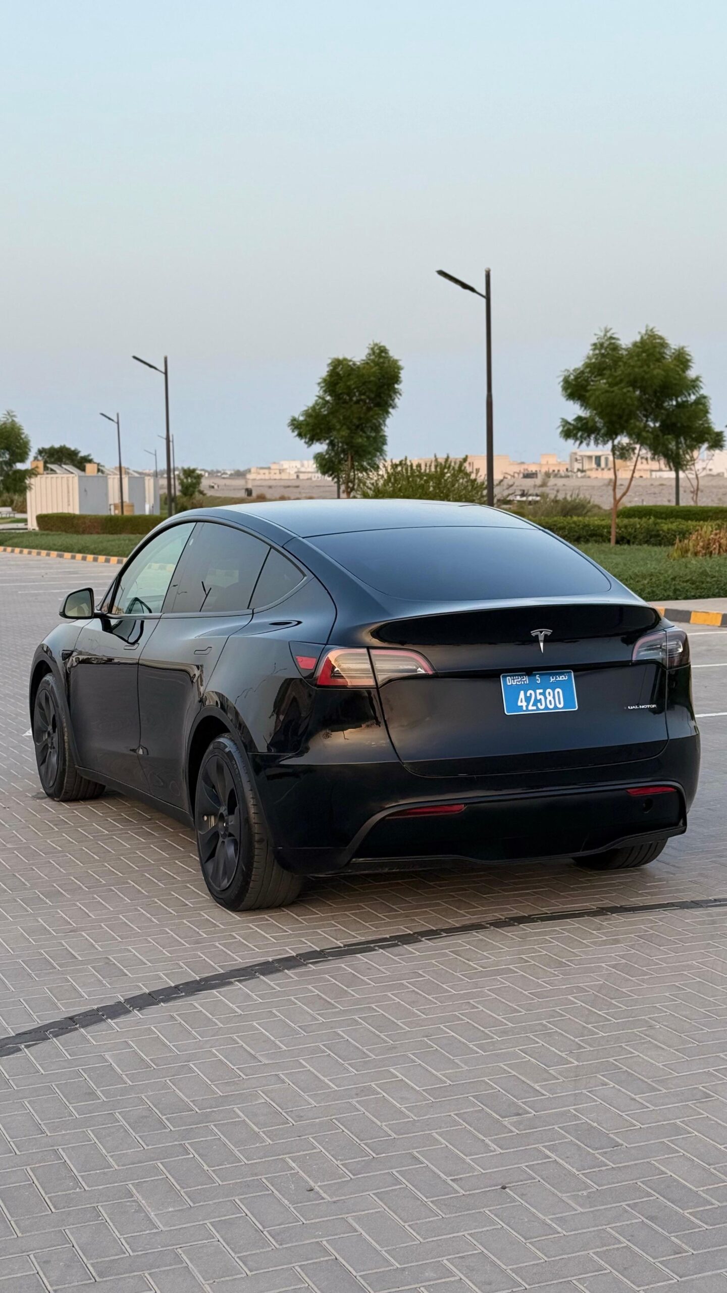 
								Tesla Model Y 2024 Long Range full									