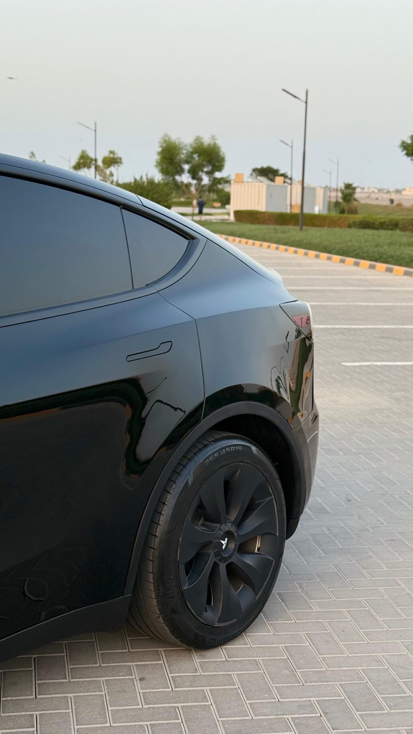 
								Tesla Model Y 2024 Long Range full									