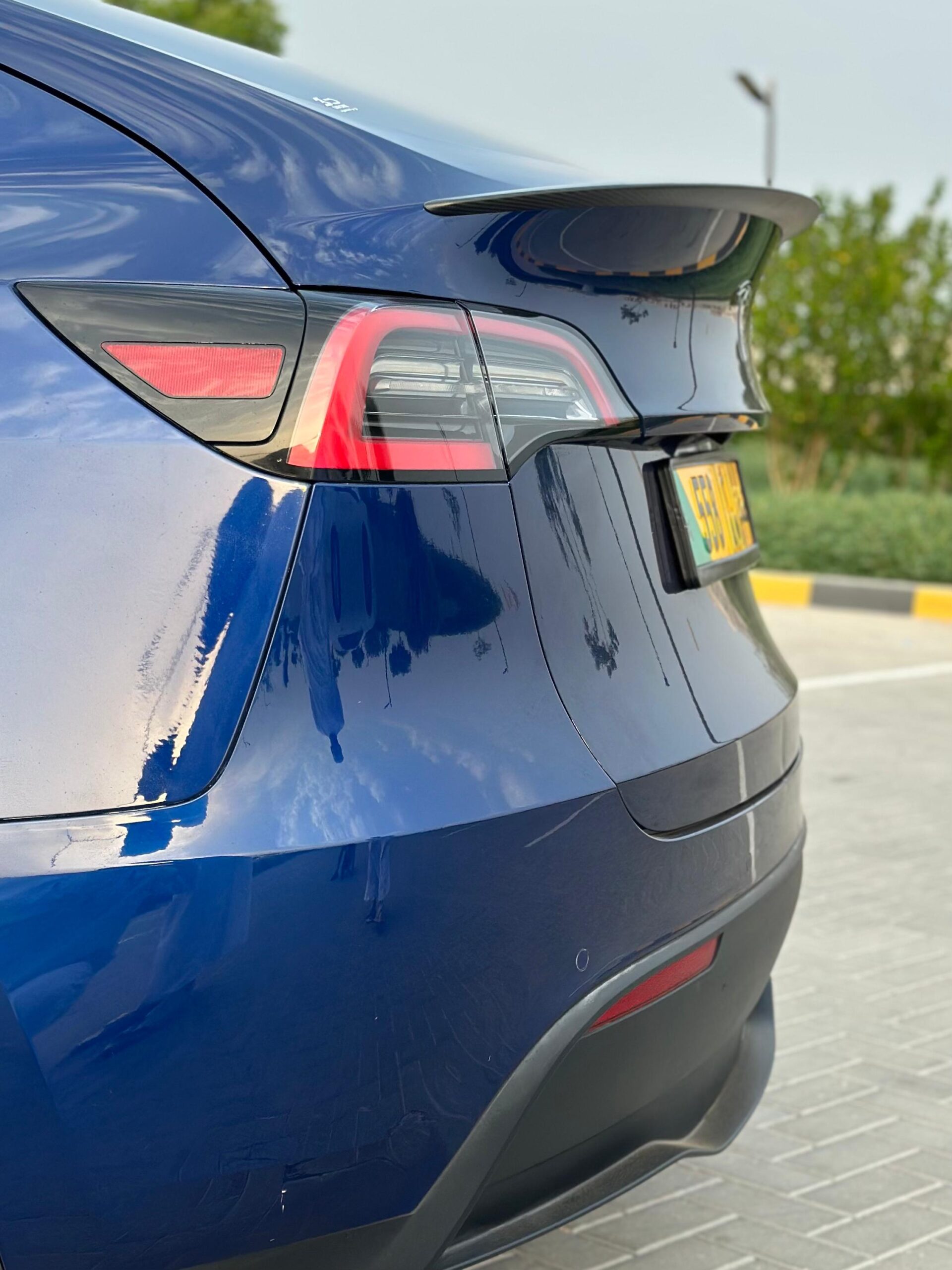 
								Tesla Model Y 2021 Long Range full									