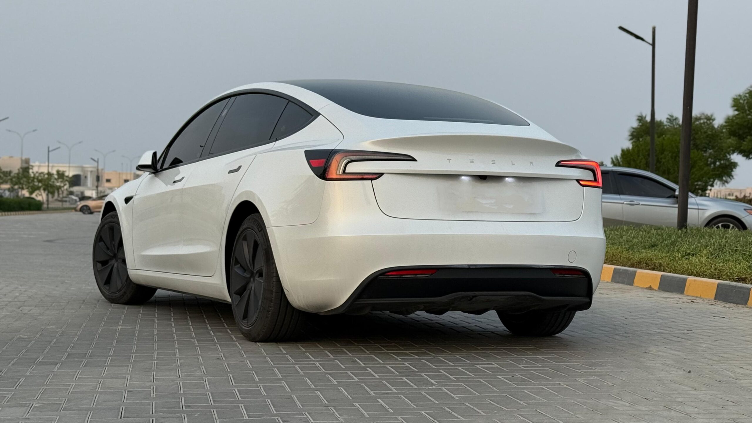 
								Tesla Model 3 2024 Standard Range Plus full									