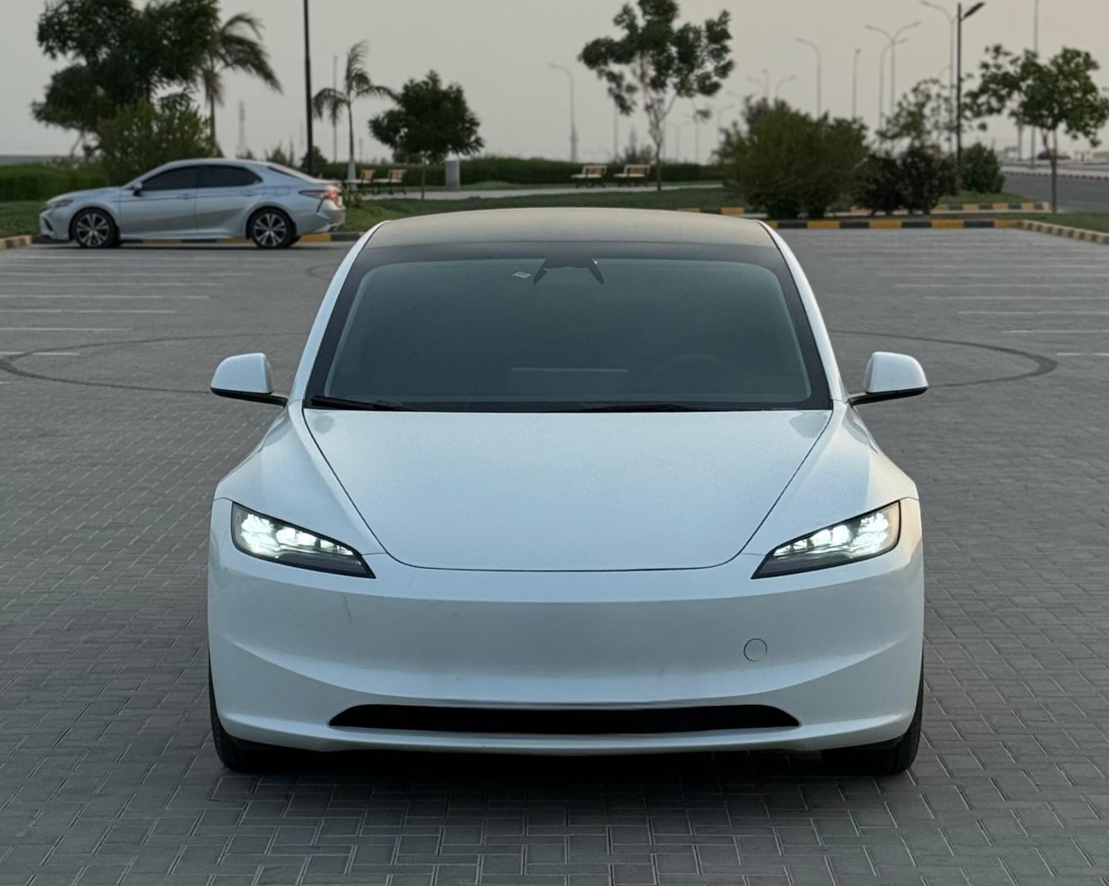 
								Tesla Model 3 2024 Standard Range Plus full									